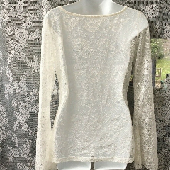 Top Lace Cream L Long sleeve Scoop Neck 1/2 Button Up Bell Sleeves PattyBoutik - Picture 4 of 5